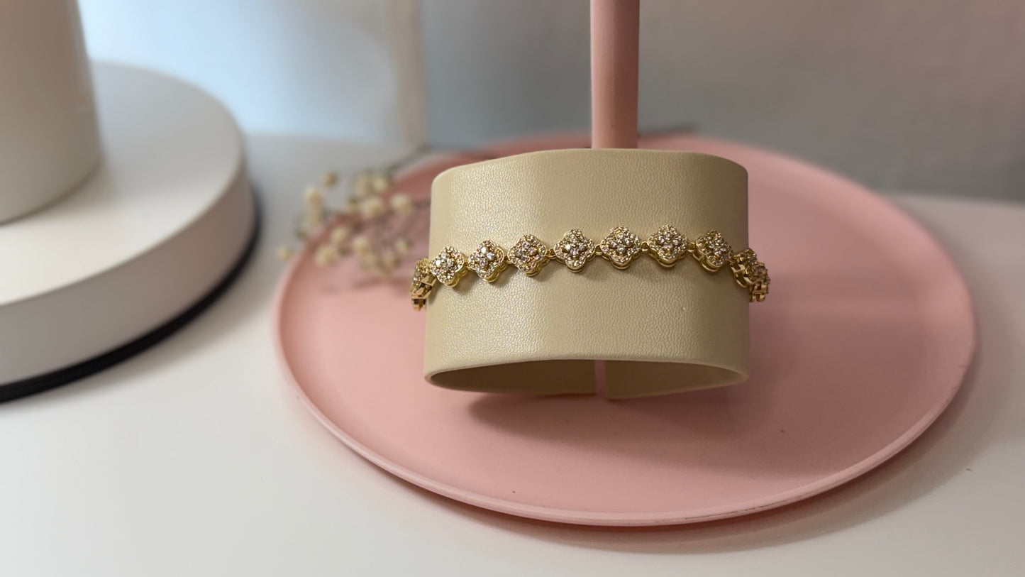Clover Glow Bracelet