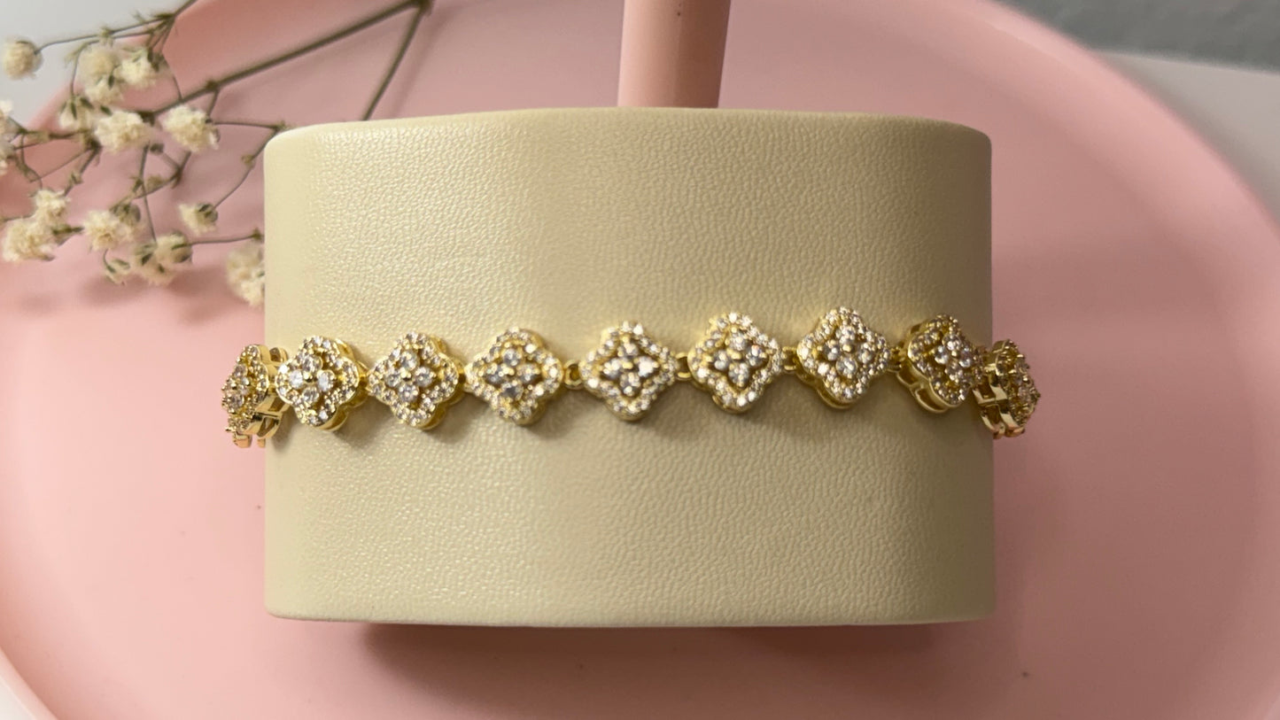 Clover Glow Bracelet