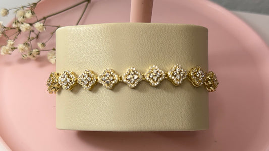 Clover Glow Bracelet